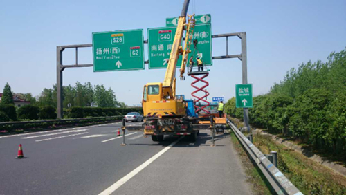 高速公路指路牌吊装安装